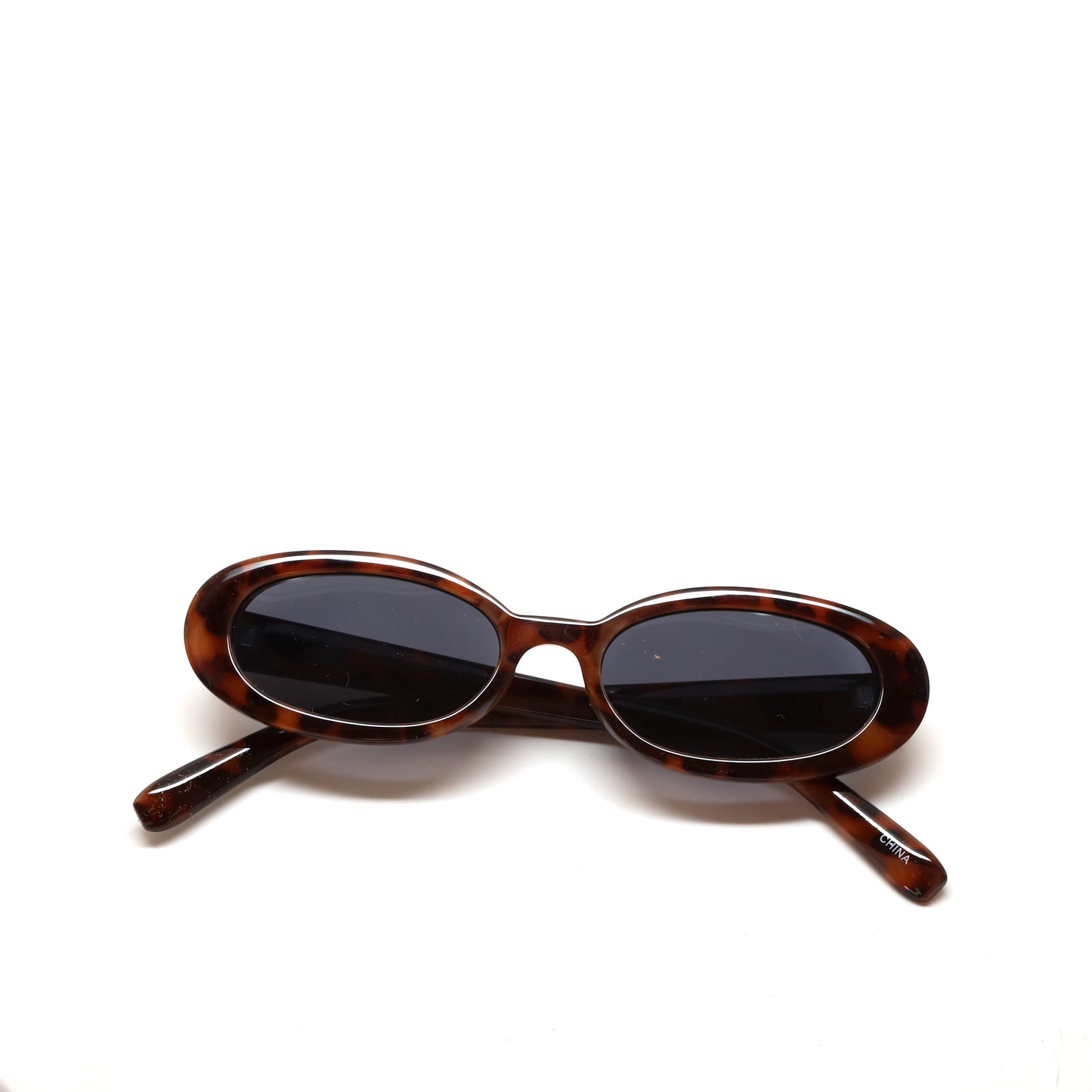 Retro Modern Standard Oval Frame Sunglasses - Tortoise