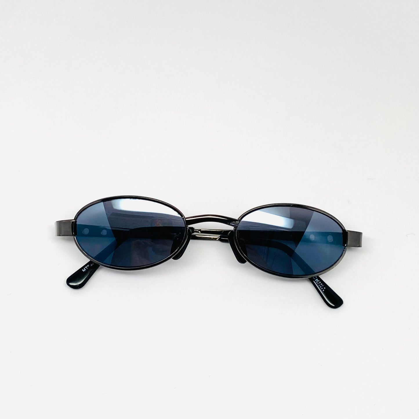 Vintage Small Size 1998 Narrow Oval Sunglasses - Grey