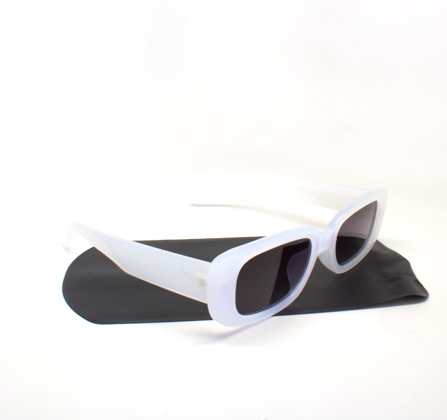 Retro Modern Deana Rectangle Frame Sunglasses - White