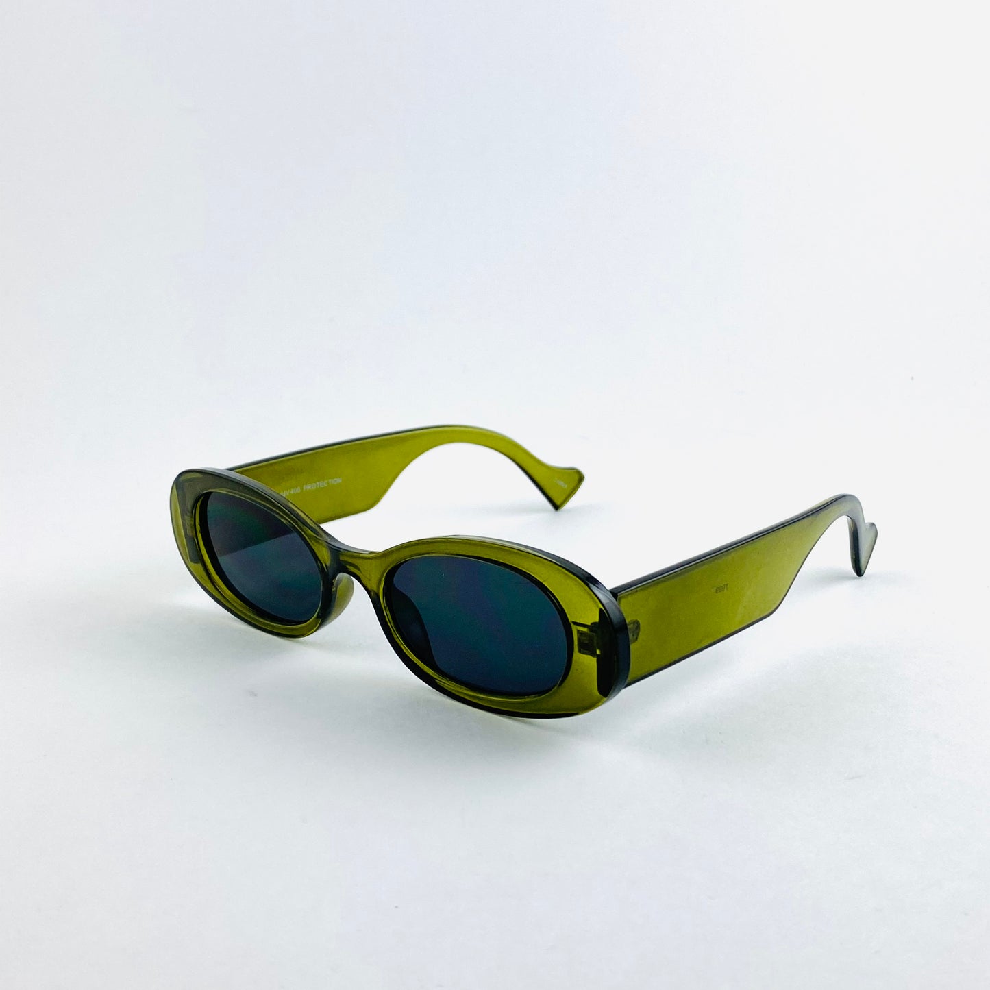 Modern y2k style sunglasses with dark lens, retro aesthetic and thick frames
