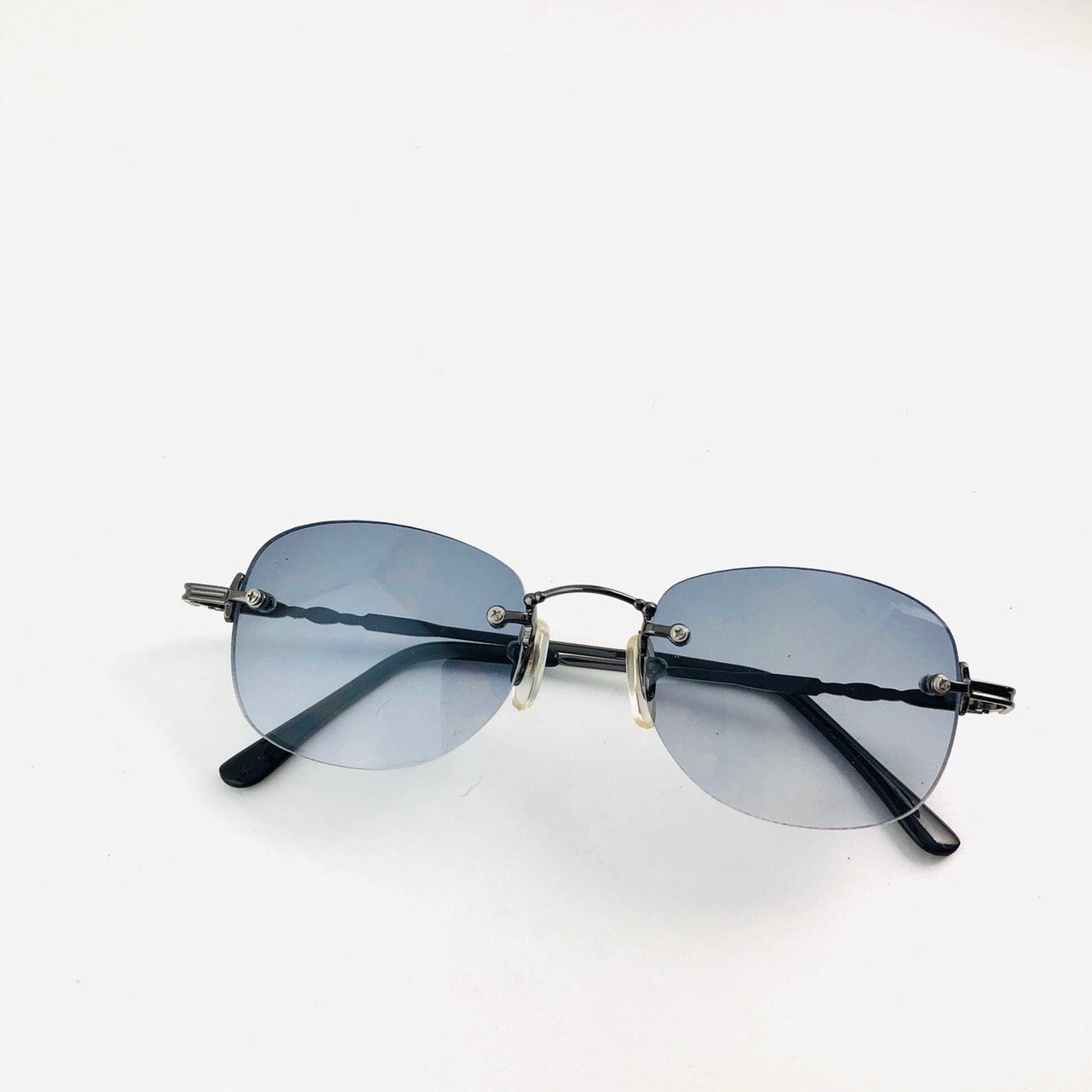 mod style, transparent lens, wire frame, deadstock sunglasses with chrome metal