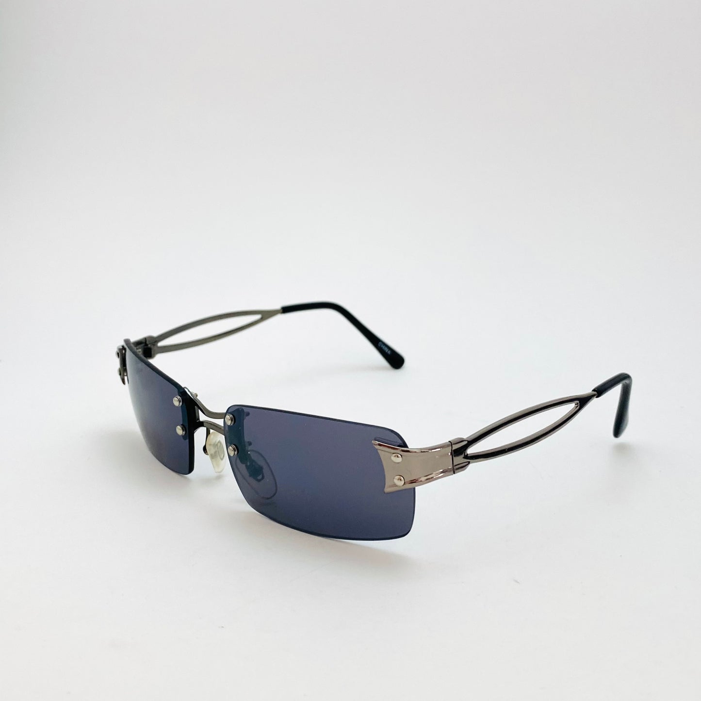 mod style, colored lens, wire frame, deadstock sunglasses with metal